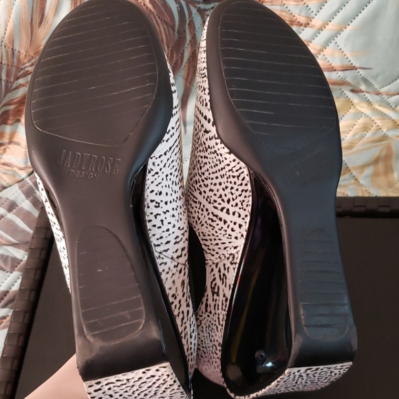 Jady Rose Open Wedge Bootie - Picture 5 of 7